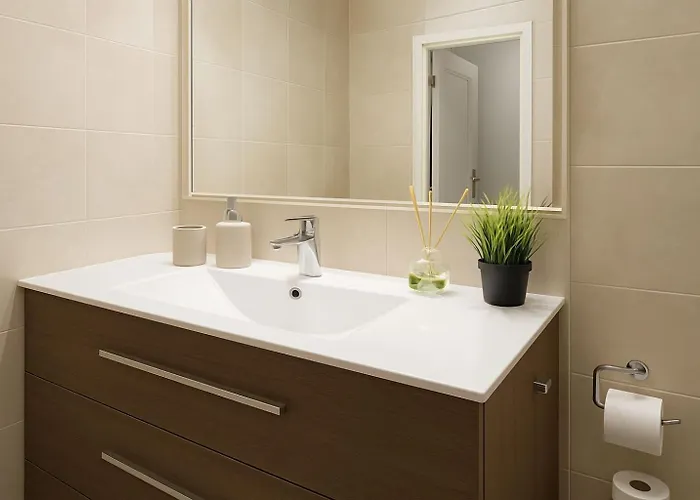 Family Friendly Ground Floor 2 Bedroom Dama De Noche Rdr200 דירה *